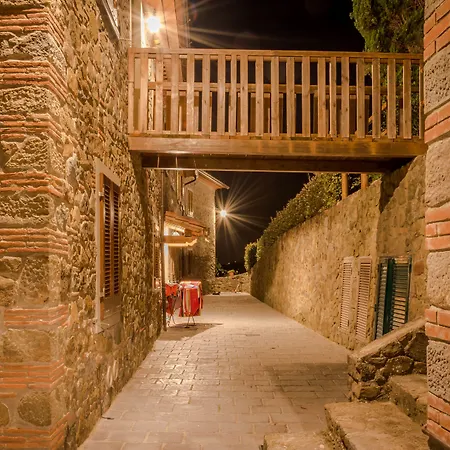 مزرعة للإقامة Borgo Dei Gigli